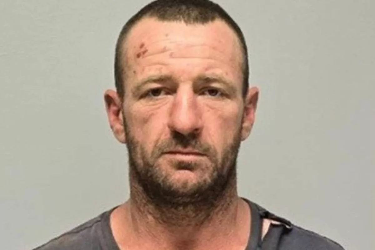 Manhunt for gunman who shot three de@d including his heavily pregnant ex-partner