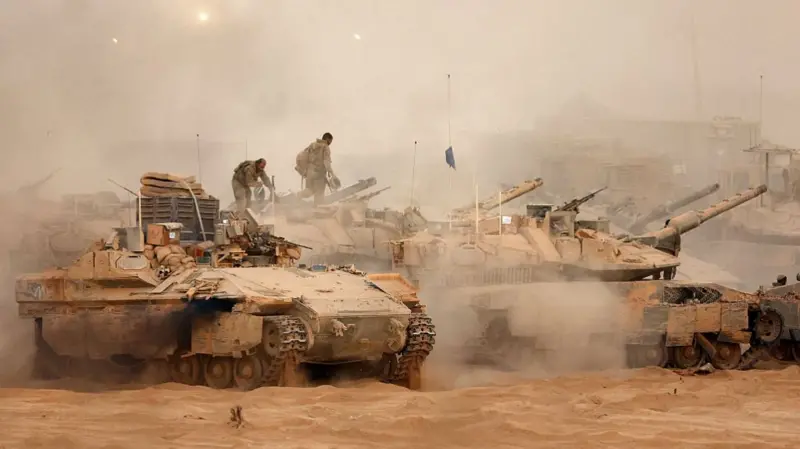 Tens of thousands of Palestinians trek to their homes as Gaza Ceasefire takes effect (video)