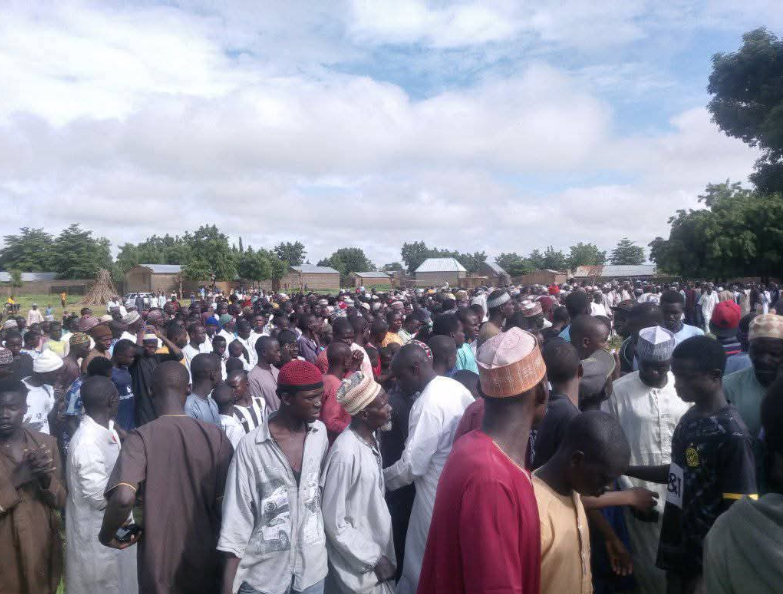 Bandits storm Zamfara mosque during Friday prayers and shoot multiple worshippers de@d
