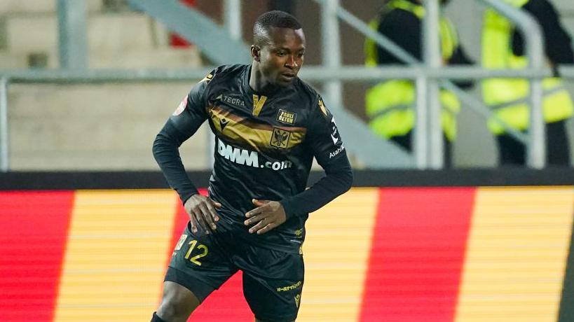 Togolese Footballer Samuel Asamoah suffers horrific neck injury in China after colliding with LED board (video)