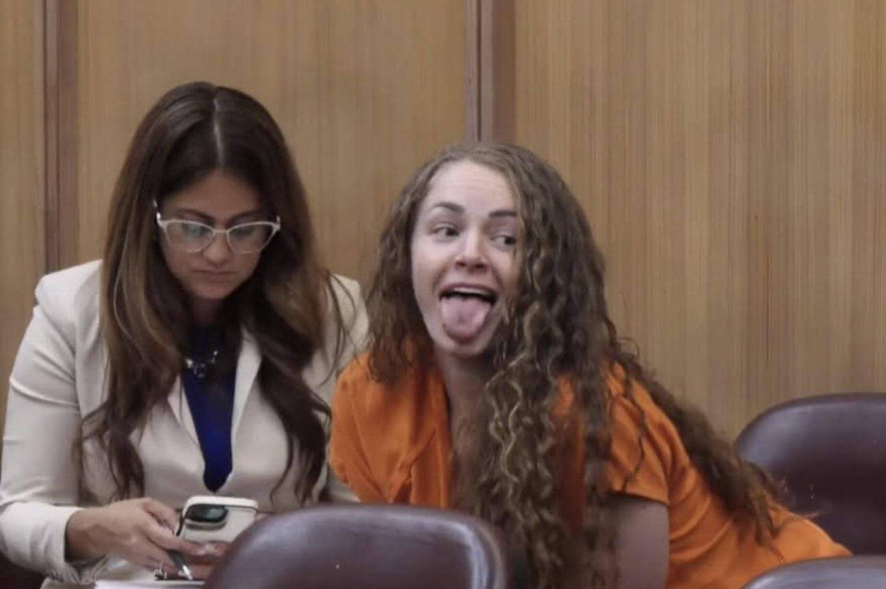 OnlyFans model Courtney Clenney blows kisses in court while facing m8rder charge in Nigerian boyfriend, Christian Obumseliâs d3ath
