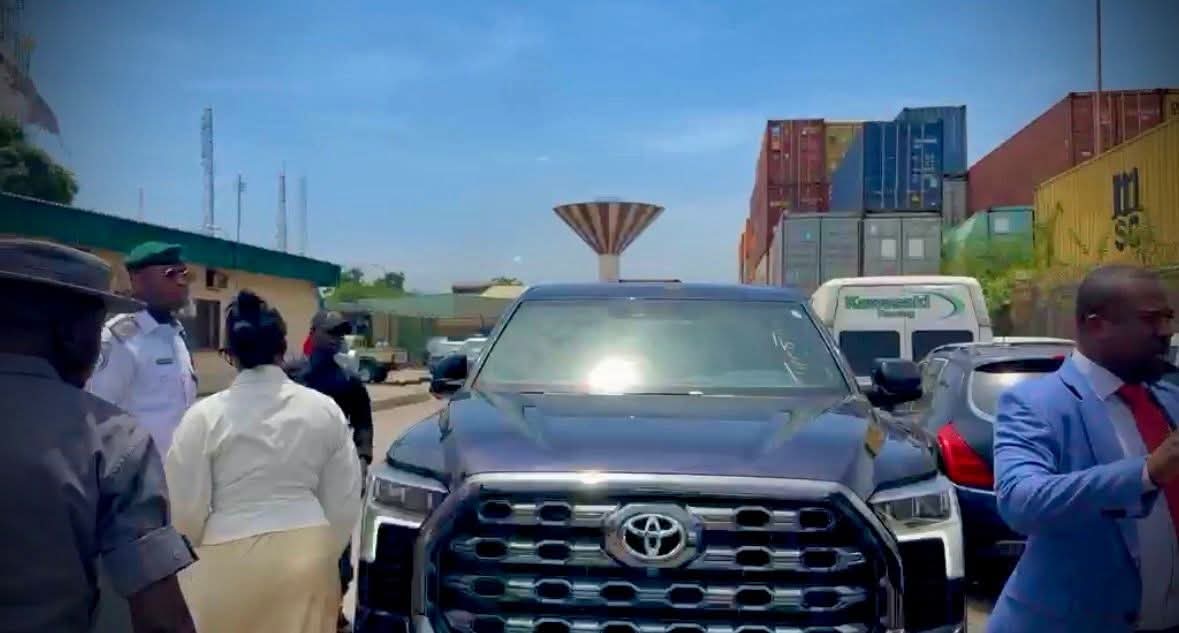 Customs recoversstolen Rolls‑Royce, Lamborghini and other luxury cars smuggled from Canada to Nigeria