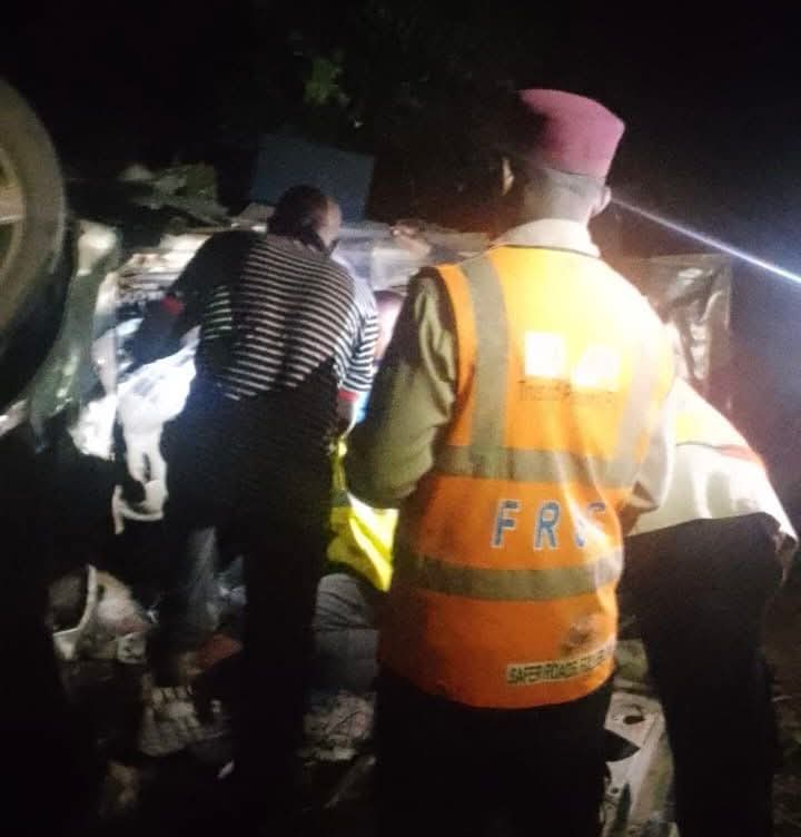 Elevenpeople die when a vehicle falls off a bridge on the Lagos‑Abeokuta expressway.
