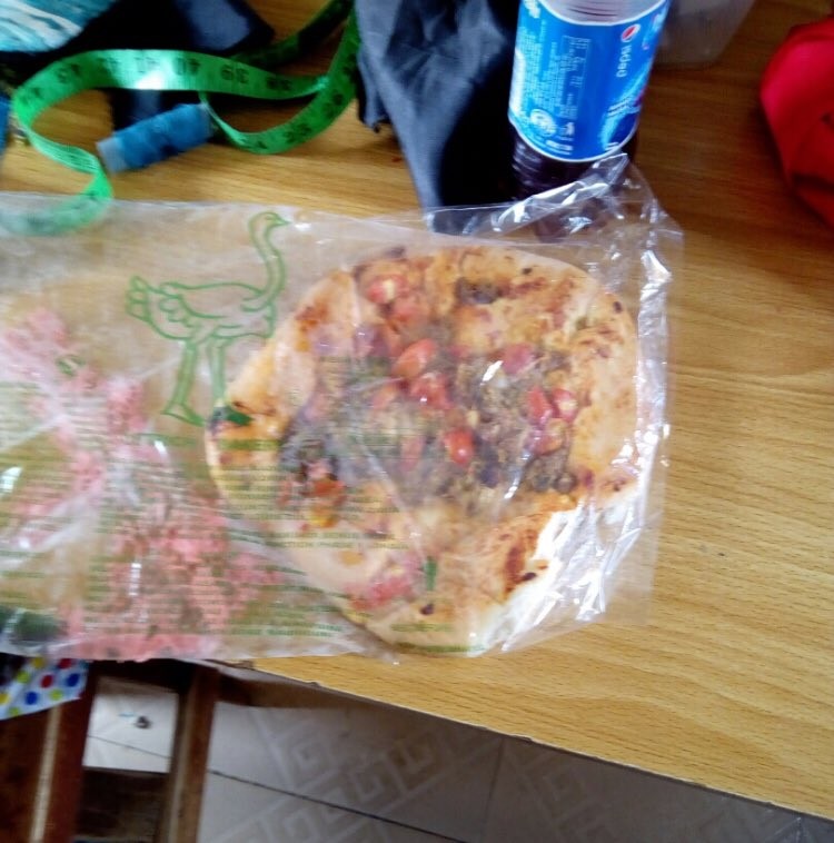 Photos: See what an eatery in Osogbo is selling in the name of pizza