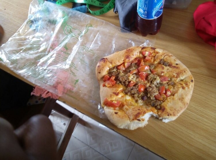 Photos: See what an eatery in Osogbo is selling in the name of pizza