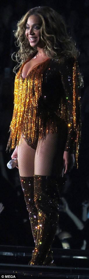  Beyonce flaunts her curvy backside in cheeky leotard during her performance with Jay-Z in Canada (Photos)
