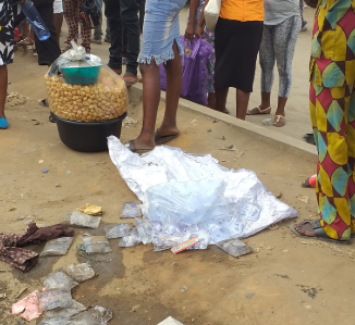 Graphic: Tipper rams into roadside sellers in Oshodi, kills mother and child