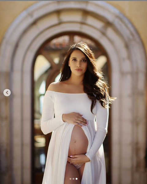 April Love Geary shares adorable new photo of newborn daughter Lola and throwback baby bump images?