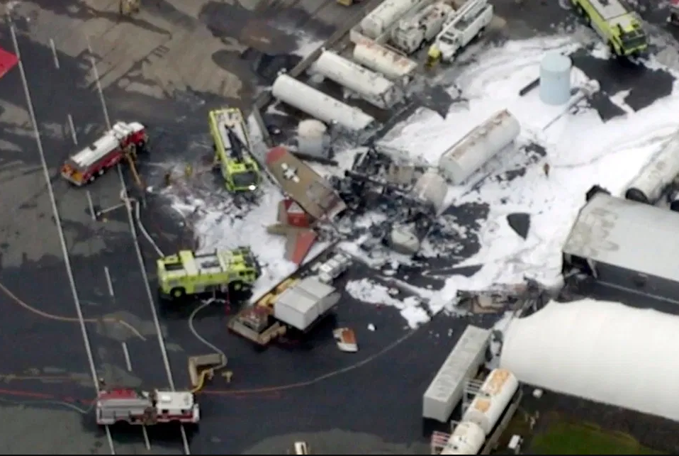 7 dead after WWII B-17 bomber crashes at Bradley Airport shortly after takeoff (photos)