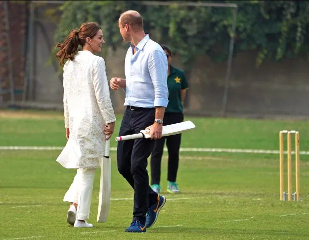 Beautiful photos of Kate Middleton and Prince William playing cricket during royal visit to Pakistan
