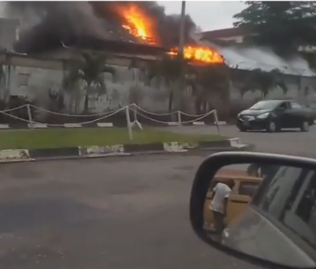 Residential building on fire in Ikeja (video)
