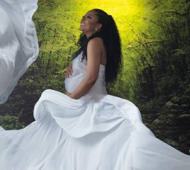 Check out more beautiful maternity photos of actress Linda Ejiofor Suleiman