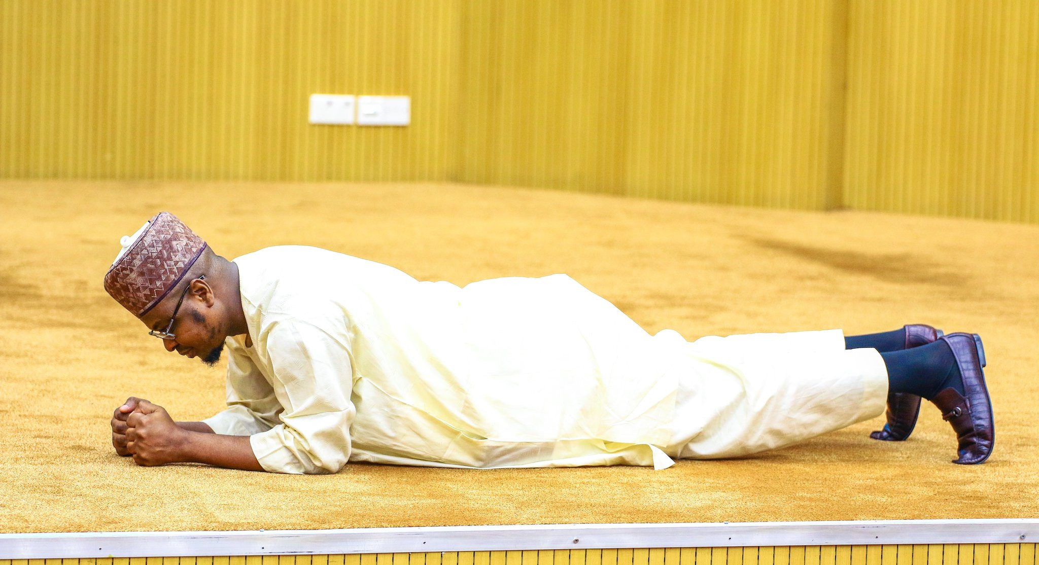 Minister of Communications and Digital Economy, Dr Isa Pantami demonstrates exercise tips in Kaftan (photos)