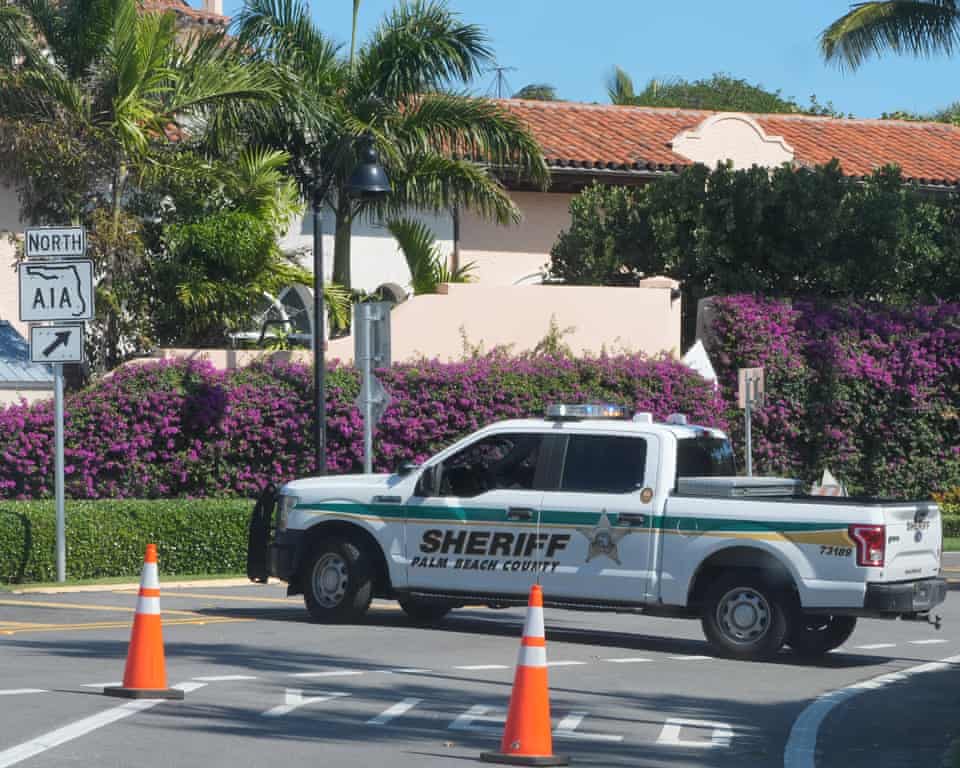 Armed man killed by Secret Service after illegally entering Trumpâs Mar-a-Lago club