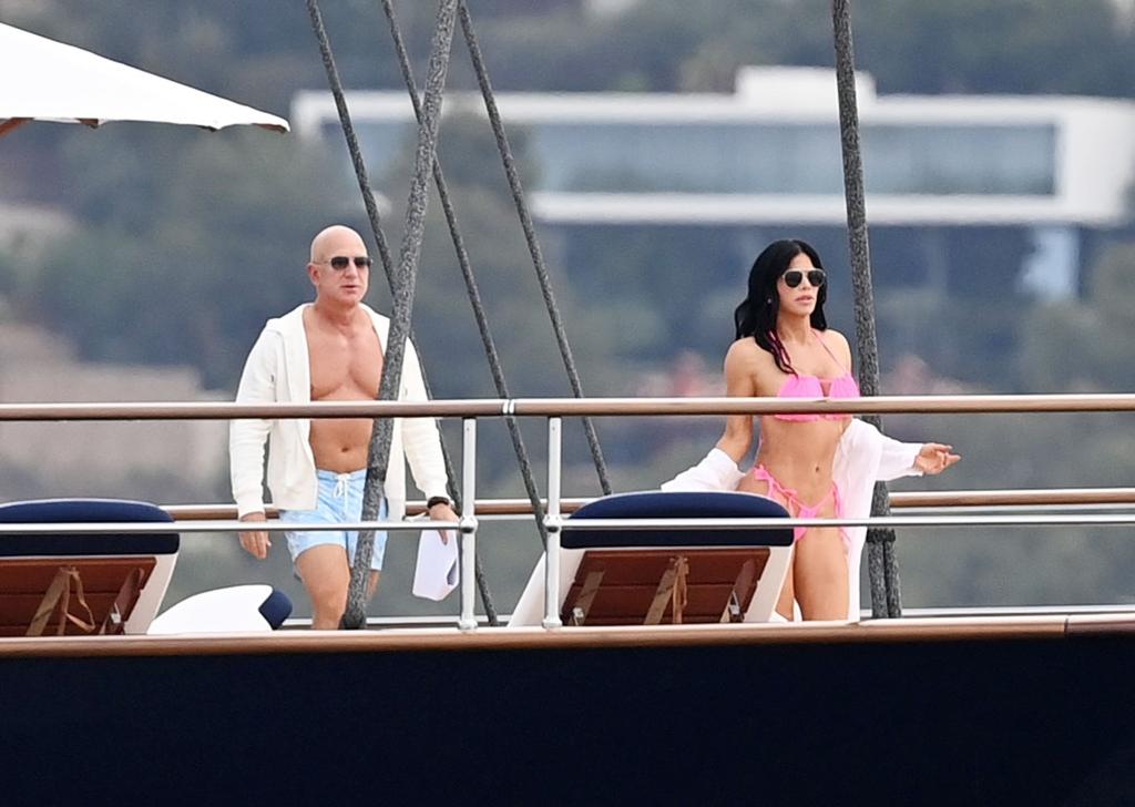 Jeff Bezos and Lauren Sanchez relax on his new $500M superyacht (photos)
