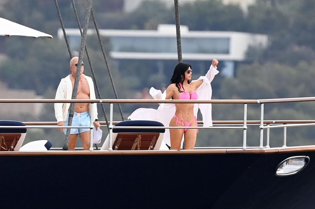 Jeff Bezos and Lauren Sanchez relax on his new $500M superyacht (photos)