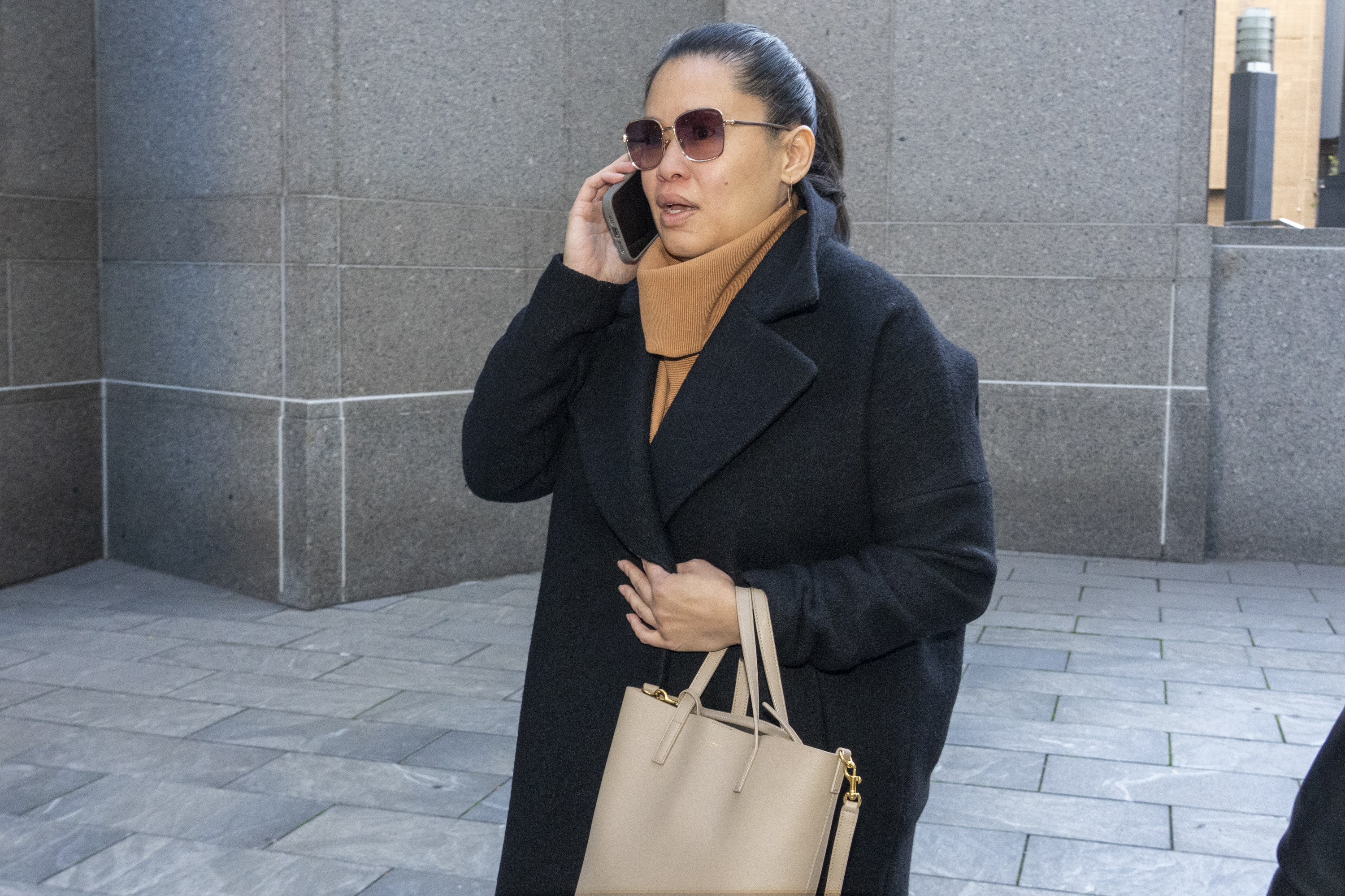 She was in love with his cheque book not him - Robert De Niro?s girlfriend testifies against his former 