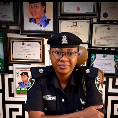 Police denies claims officers have been mandated to remove pockets from their uniforms