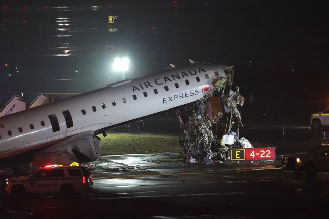 Two k!lled after plane collides with a fire engine at New York's La Guardia airport