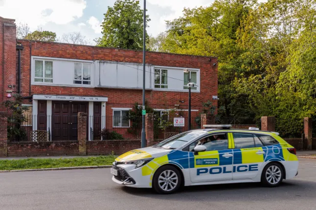 Two teenagers arrested over arson att@ck on north London synagogue