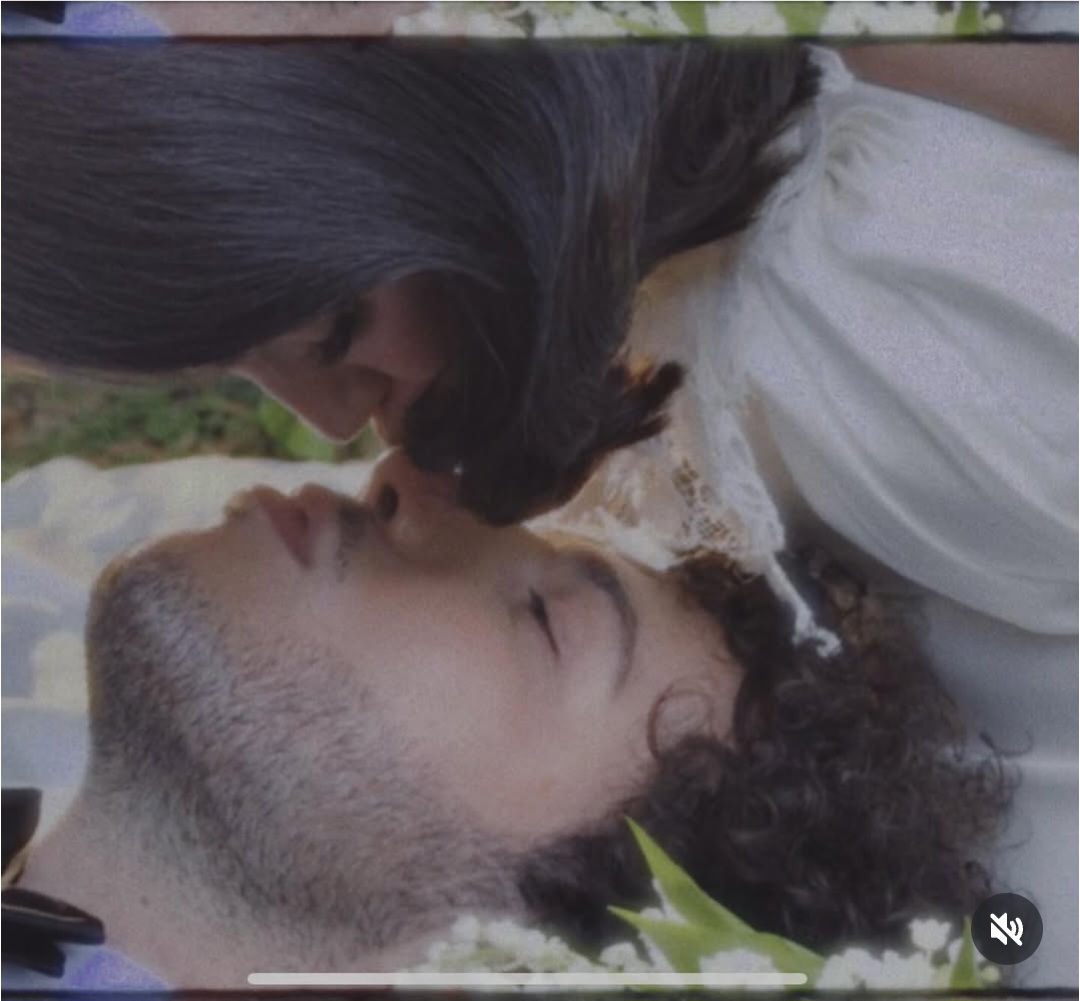 Actress Selena Gomez weds record producer Benny Blanco (photos)