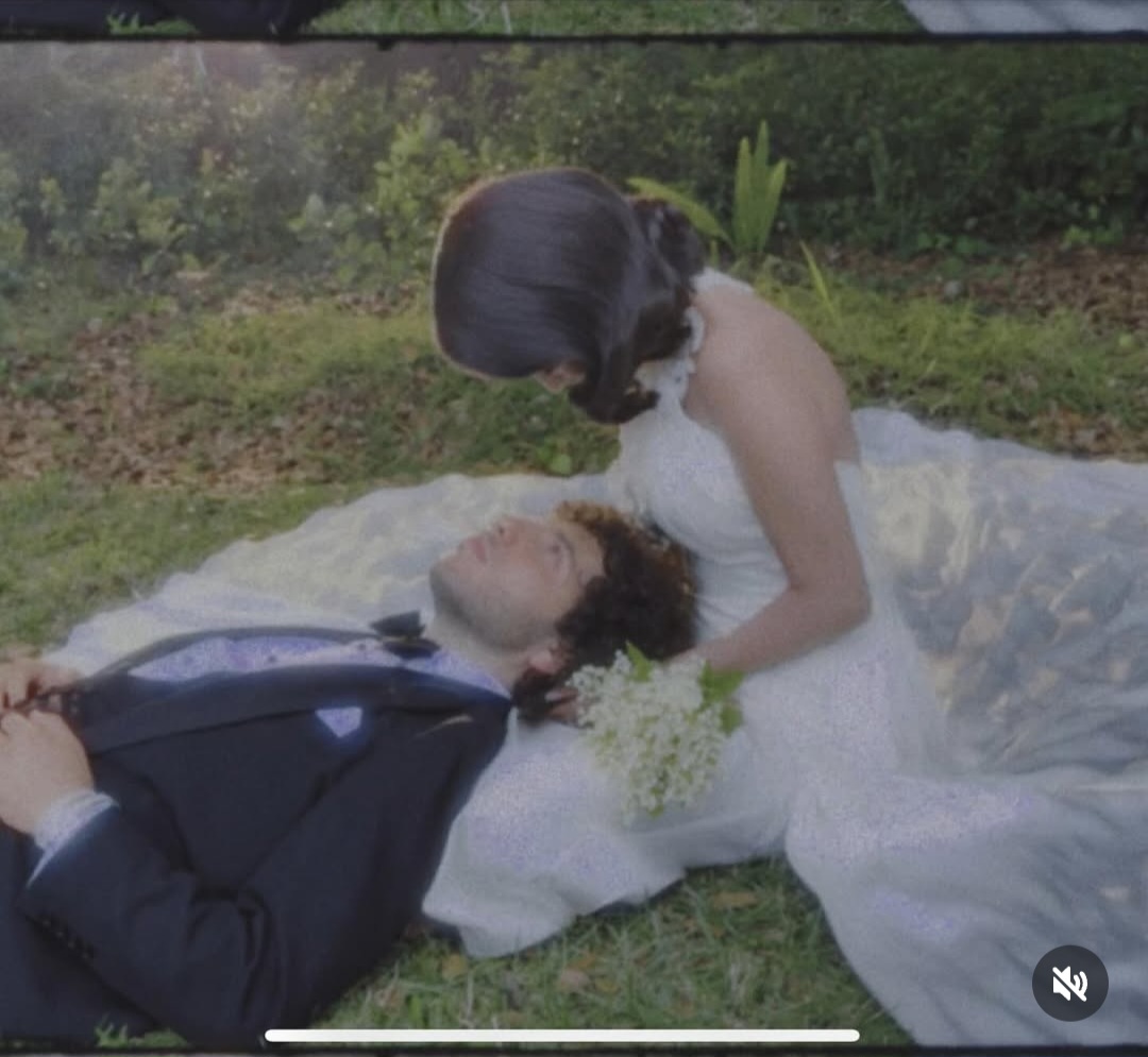 Actress Selena Gomez weds record producer Benny Blanco (photos)
