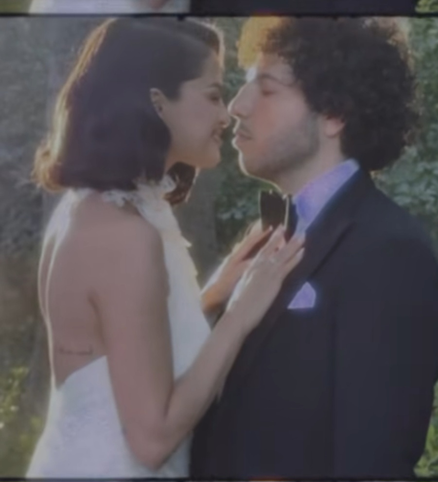 Actress Selena Gomez weds record producer Benny Blanco (photos)