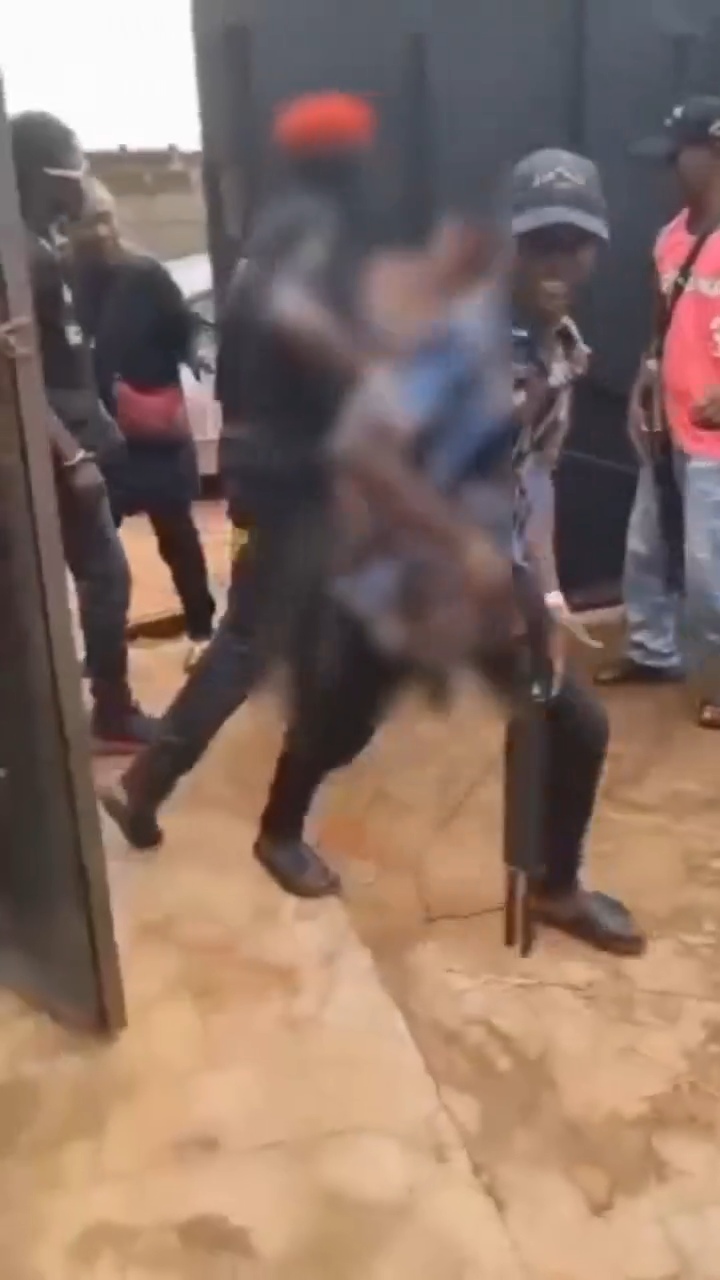 Female corps member is str!pp�d completely n@k3d and b?aten up by g^n-wielding Anambra vigilante officials in shocking video