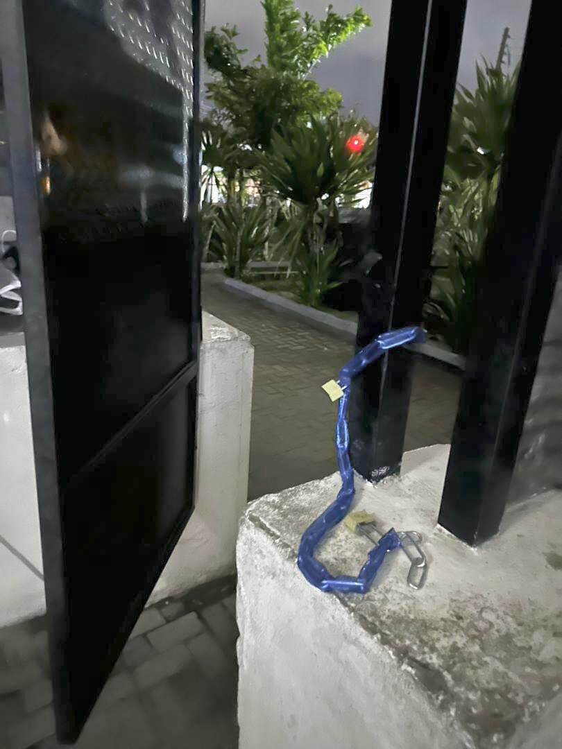 Lagos state govt arrest bar operators in Lekki for breaking govt seal and returning to full operation