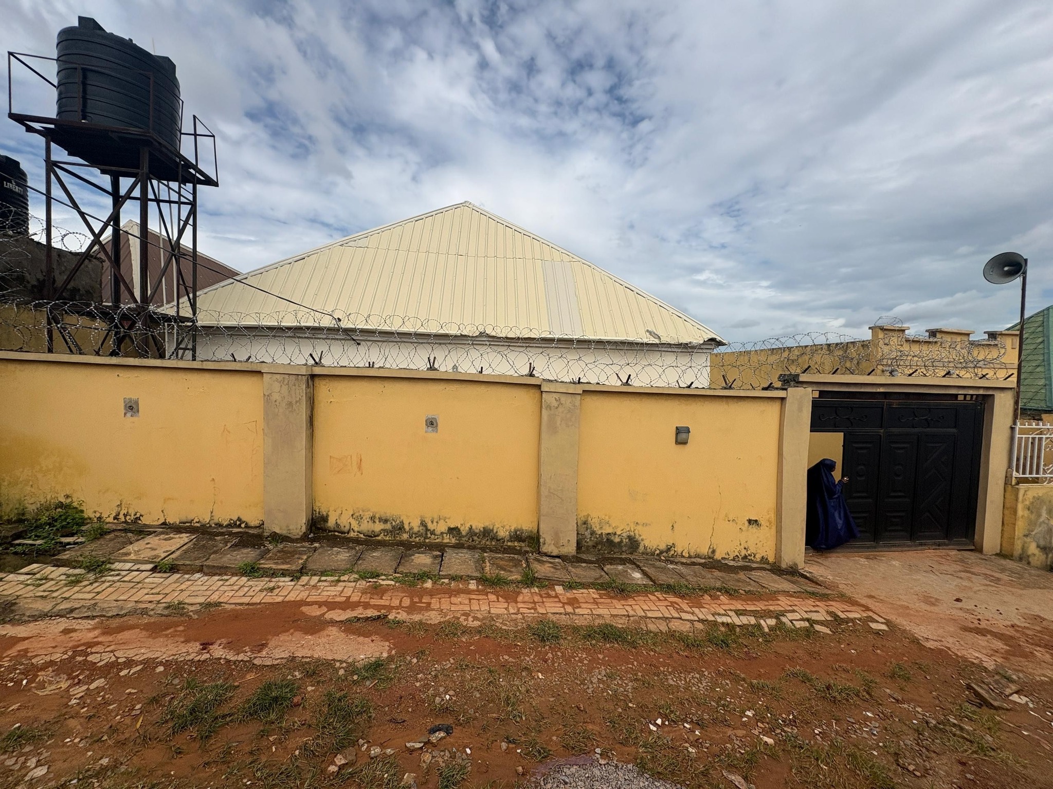 EFCC recovers multi-million Naira properties from manager accused of N500m criminal diversion