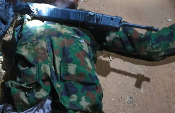 Police neutralize suspected armed robber dressed in military uniform during shootout in Niger state