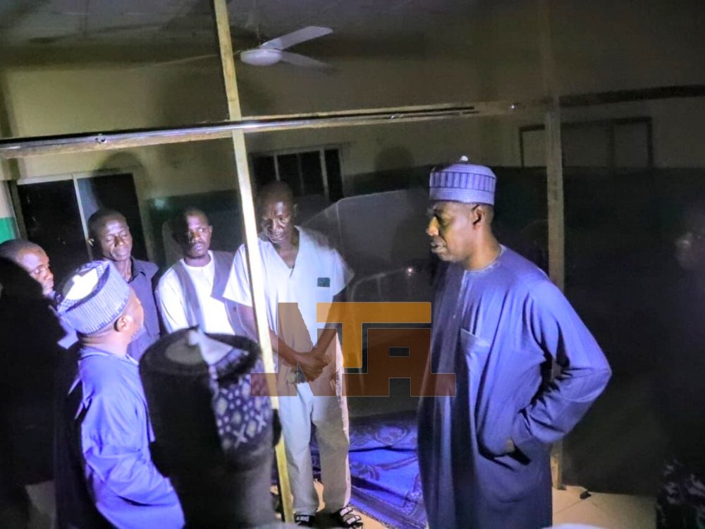 Borno state gov meets general hospital in Gwoza in total darkness after paying unscheduled midnight visit to the facility