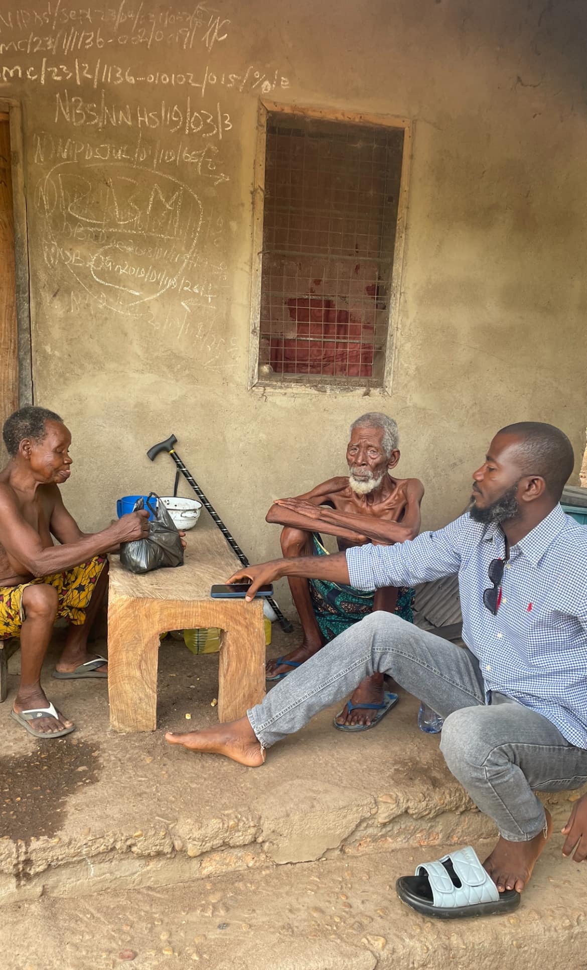 Benue man shares photos of the oldest man in his village who he claims is over 130 years old