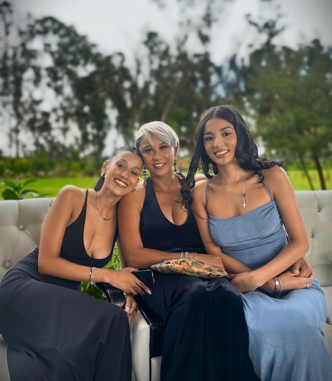 Two sisters d!e in tragic car crash, third sibling fighting for her life