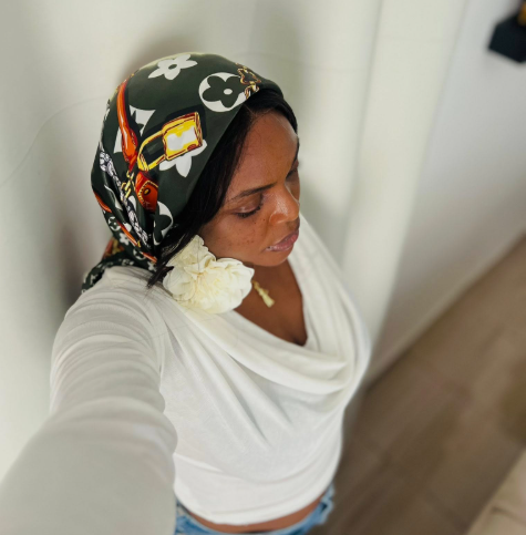 Nigerian woman narrates how photos saved her from embarrassment after supermarket cashier accused her of stealing silk scarf