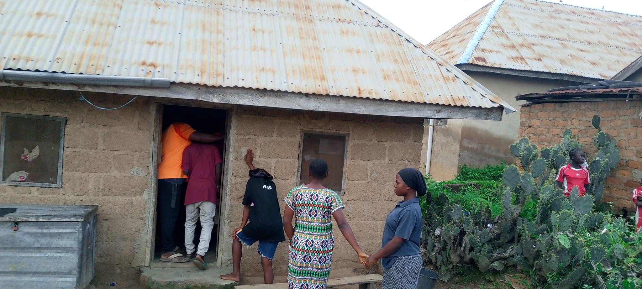 Family of five found unconscious, one d3ad in Benue